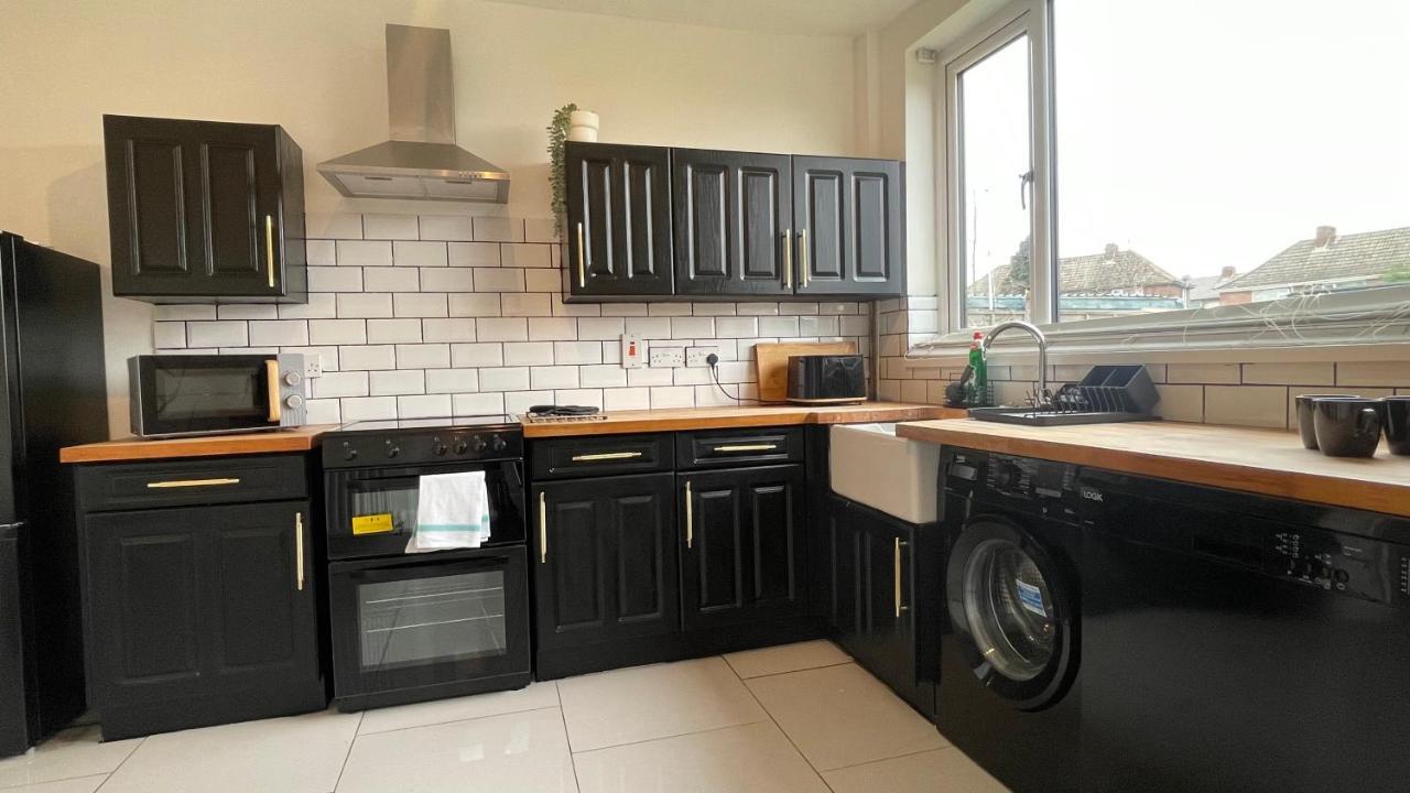 Fully Serviced Three Bed House In Durham Buitenkant foto