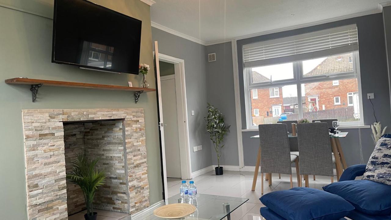 Fully Serviced Three Bed House In Durham Buitenkant foto